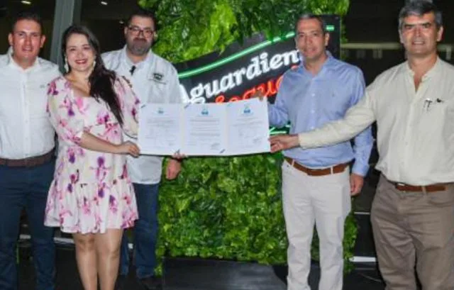 FLA's Aguardiente 24° Sin Azúcar Becomes South America's First Carbon-Neutral Liquor