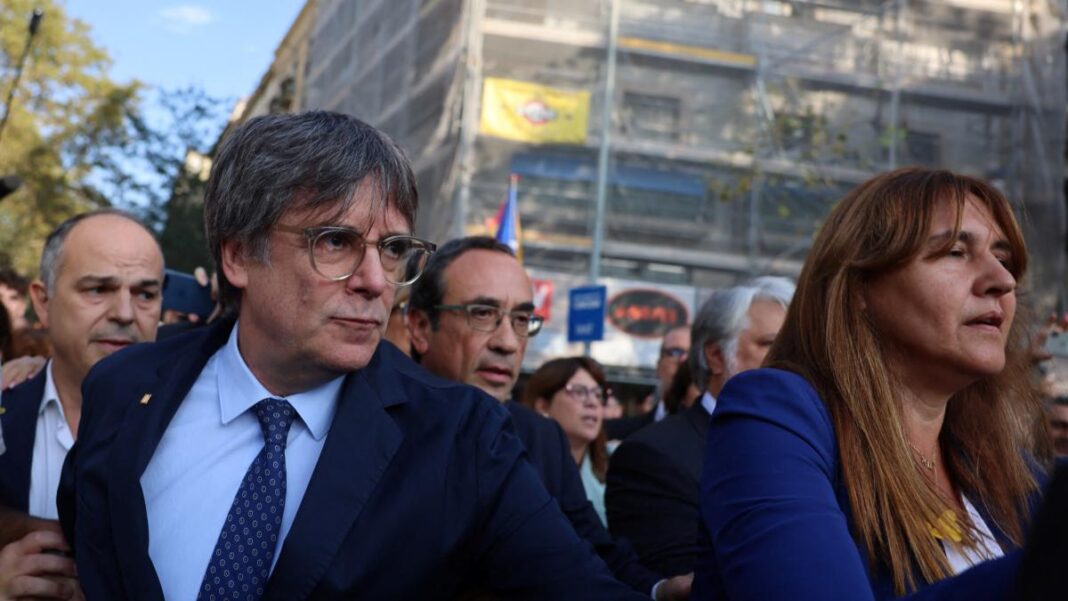 Unexpected Tribute: Graffiti Appears on the Street Where Carles Puigdemont Returned to Barcelona After 7 Years in Exile