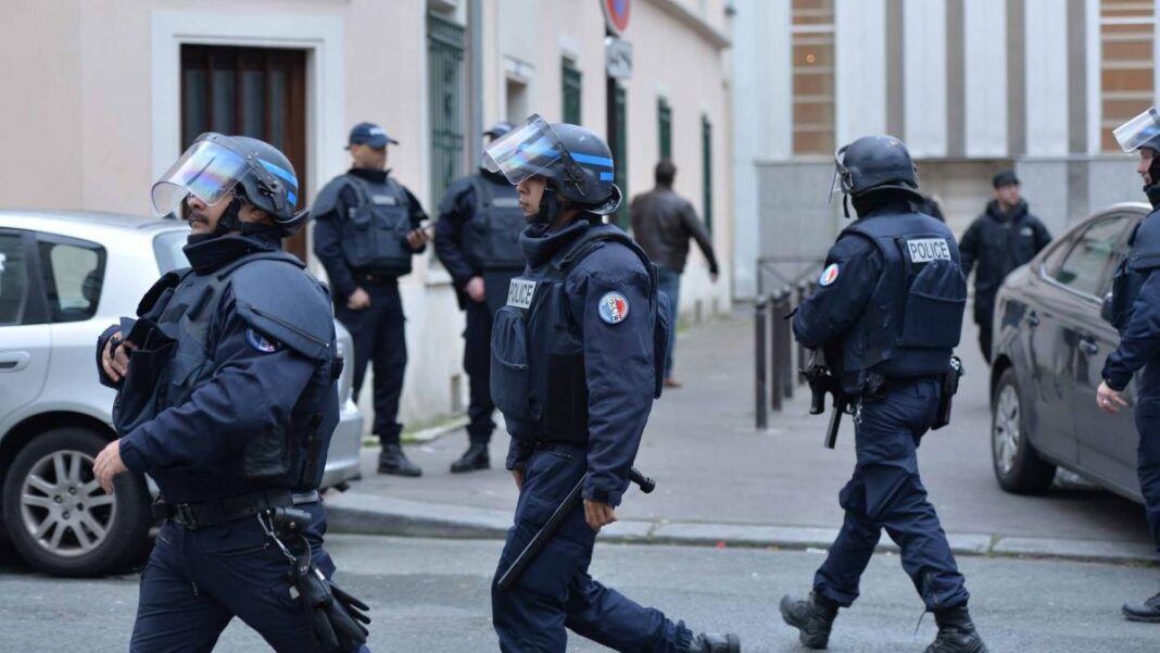 Police Officer Injured in Vehicle Explosion Near French Synagogue: Heightened Security Amid Rising Antisemitism