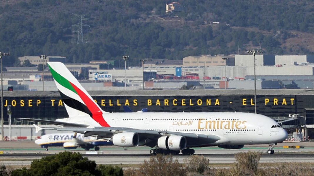 Paraguayan Man Arrested at Barcelona Airport with 2.5 Kilos of Cocaine Hidden in Shampoo Bottles and Inside His Body