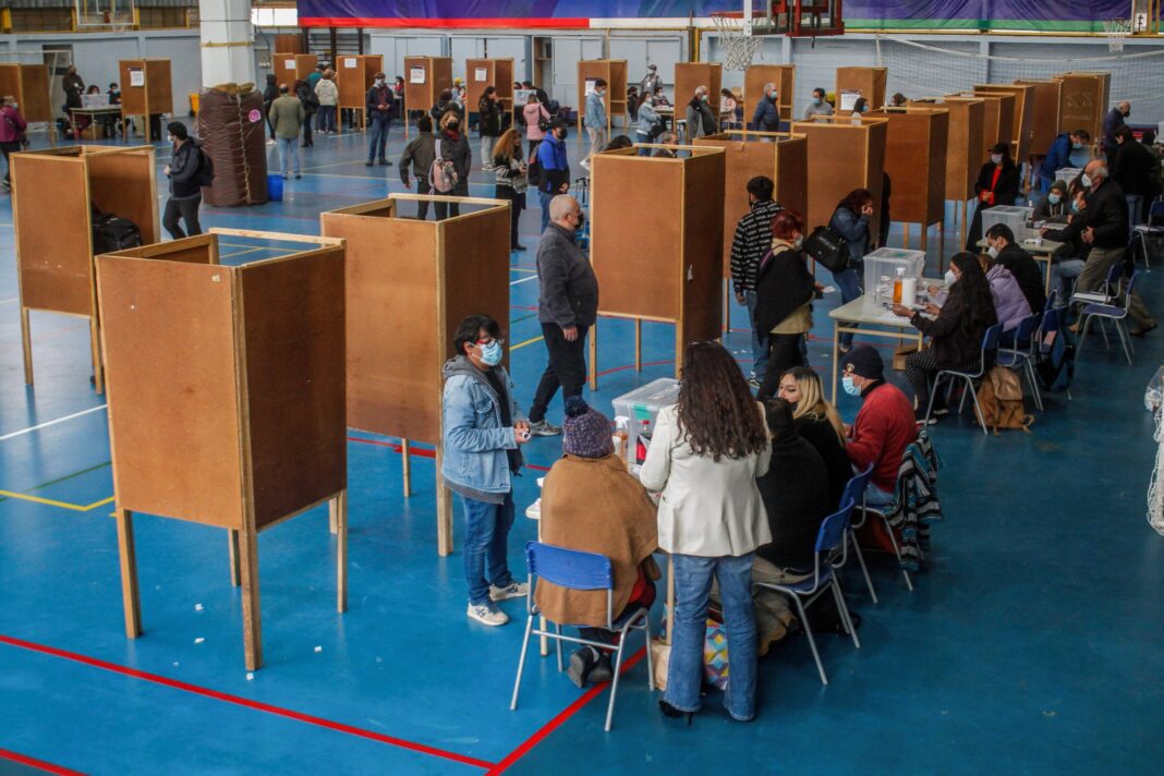 Chile's 2024 Municipal Elections: Mandatory Voting, Fines, and Foreign Voter Rights Explained